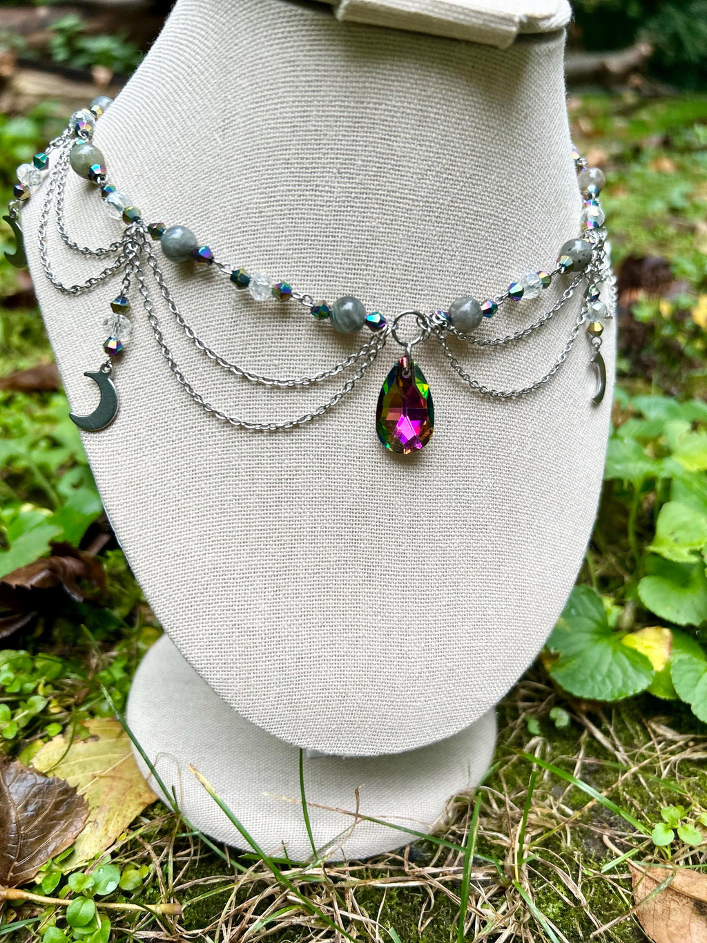 Stars and Nebula Labradorite Crystal Choker, Ethereal Crystal Pendant for Cosmic Vibes, Perfect Gift for Astrology Lovers