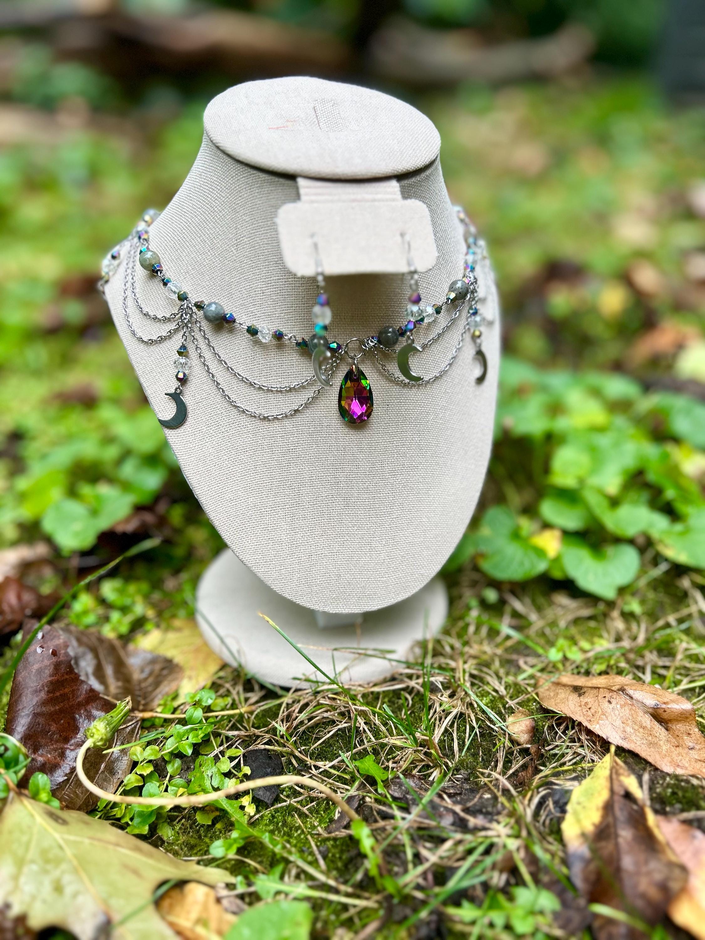 Stars and Nebula Labradorite Crystal Choker, Ethereal Crystal Pendant for Cosmic Vibes, Perfect Gift for Astrology Lovers