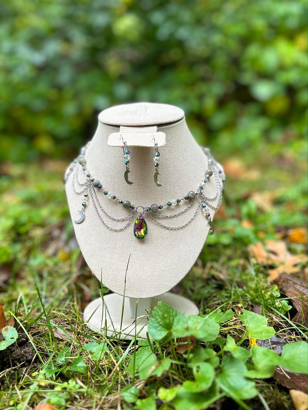 Stars and Nebula Labradorite Crystal Choker, Ethereal Crystal Pendant for Cosmic Vibes, Perfect Gift for Astrology Lovers