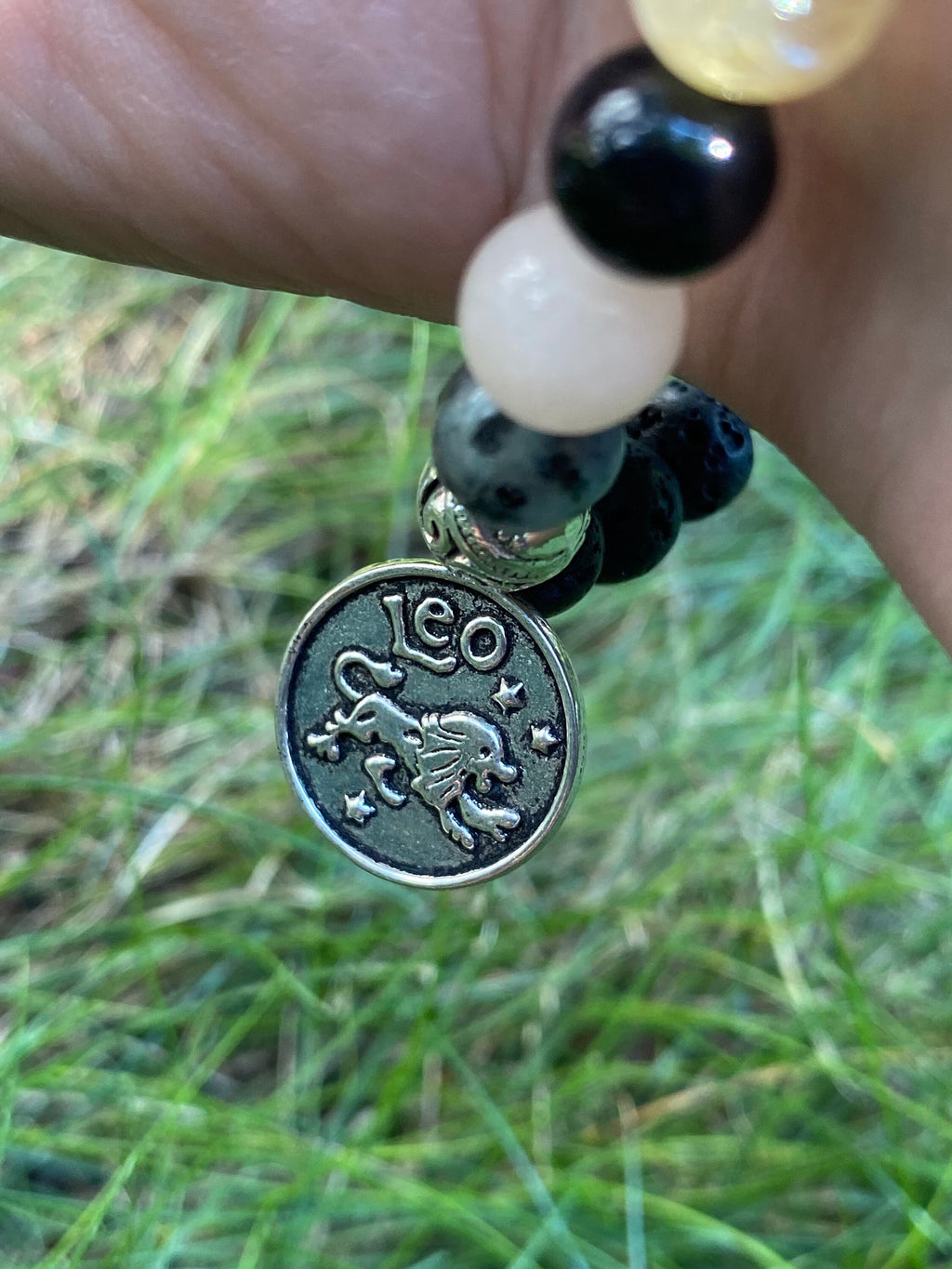 Leo Zodiac Crystal Bracelet, Elegant Natural Stones for Empowerment and Style, Ideal Zodiac Gift for Friends or Family
