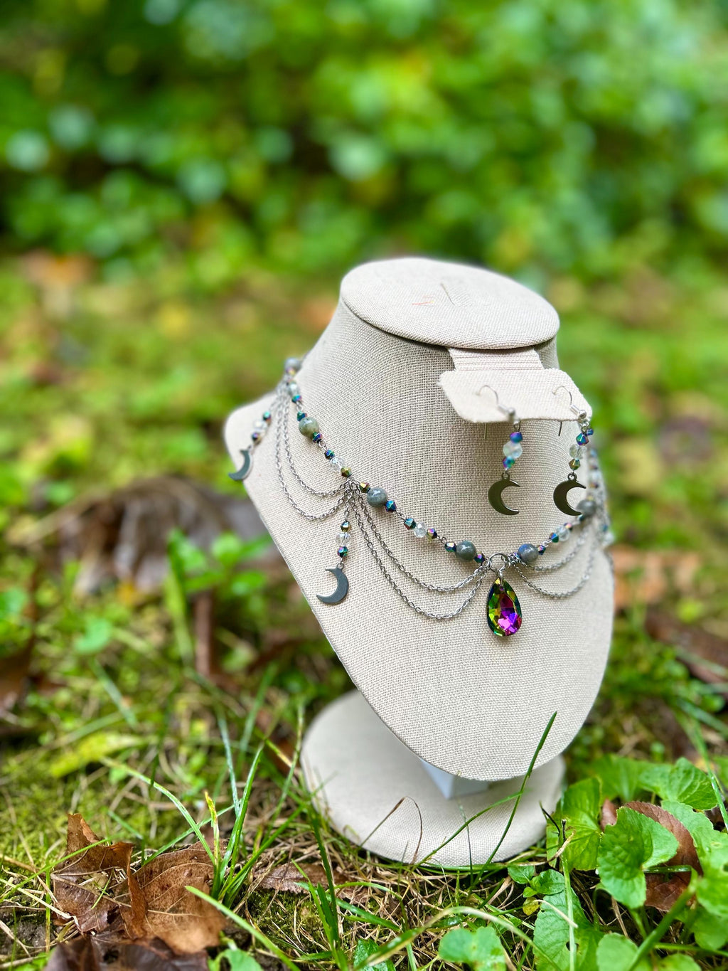 Stars and Nebula Labradorite Crystal Choker, Ethereal Crystal Pendant for Cosmic Vibes, Perfect Gift for Astrology Lovers
