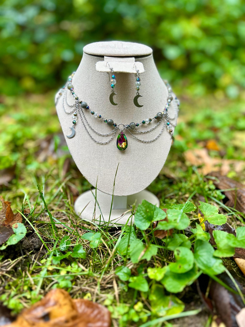 Stars and Nebula Labradorite Crystal Choker, Ethereal Crystal Pendant for Cosmic Vibes, Perfect Gift for Astrology Lovers